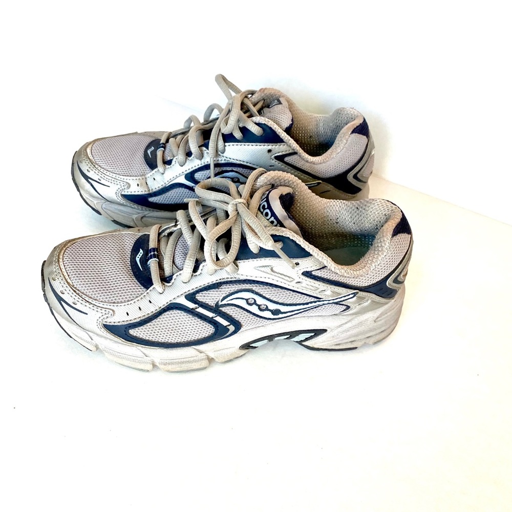 Vintage style saucony sneakers women’s size 6